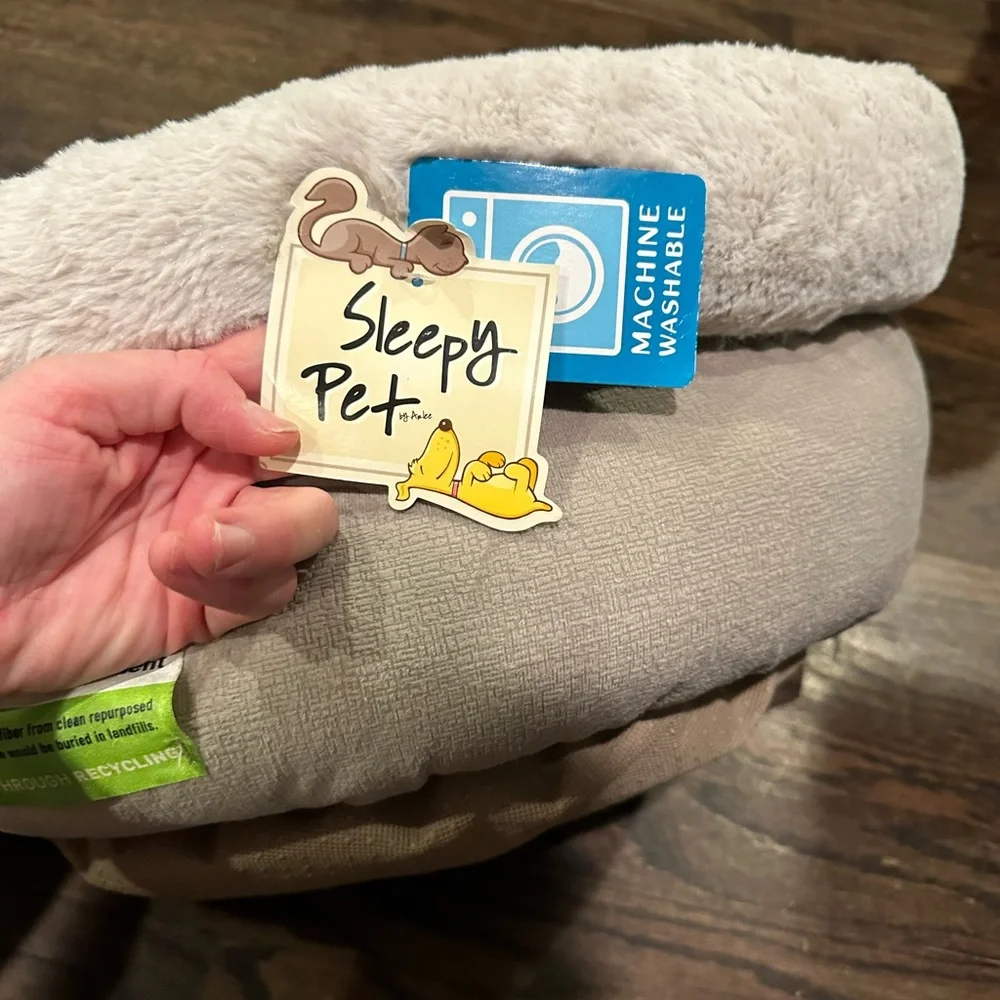 NEW Cozy Cream Pet Bed dog or cat- NEW! One left!
